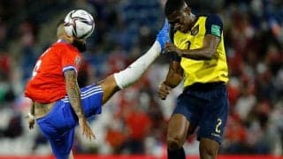 南米予選エクアドル戦でカンフーキックを見舞ったビダル、3試合の出場停止処分に