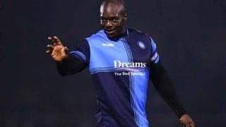 「骨折するって」体重100kgの“巨漢FW”が歓喜の舞から味方にダイブ！その衝撃にファンも「これはやばい」