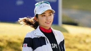 女子ゴルフ安田祐香、スーツ姿でスポンサー回り　“ハート型”サインと笑顔でパシャリ
