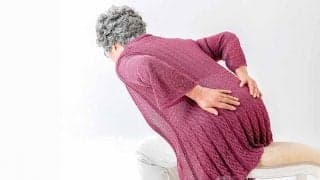 おばあちゃんの背中が丸くなる原因　実は若い世代でも深刻な「骨粗しょう症」の予防策