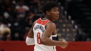 復帰後5試合を終えた八村をビールが労う「システムを吸収するのは簡単ではない」