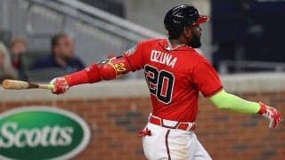 「MLBなら次の打席で病院行き」3回なのにサヨナラ弾？　狂喜乱舞のHRパフォに賛否