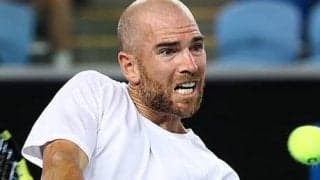 昨年4強カラツェフを撃破