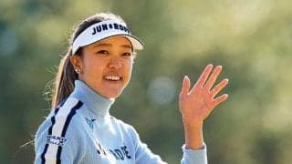 海水浴中の26歳女子ゴルファー、巨大サメと撮った迫力映像に驚きの声「怖くない？」