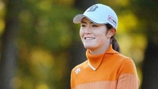 「帰宅途中のOLさん？」　女子ゴルフ渡邉彩香、「都内某駅」で電車待つ私服姿に反響