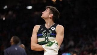 カルーソへハードファウルを犯したバックスのグレイソン・アレンに1試合の出場停止処分