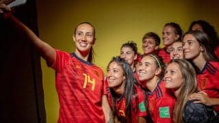 女子スーペル・コパ決勝でバルセロナが相手選手を歓喜の胴上げ、脳腫瘍から復帰を全員で祝福