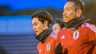 南野拓実＆伊東純也が並んで練習場入り！ GK川島と森保監督はピッチで１対１の会話！【1/25日本代表の非公開練習】