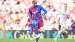 バルサとの契約が来季限りのアラウホ、最初の延長オファーを拒否か