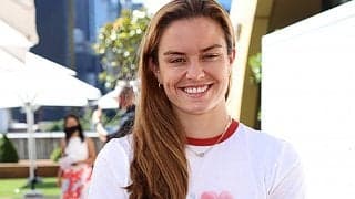 世界8位サッカリーがドレス姿で写ったファッション誌の表紙を披露。「ディオール」チームの一員になったとも報告