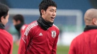 デュエルマイスター・遠藤航が“秘密兵器”をカスタマイズ、日の丸入りのW杯予選仕様に