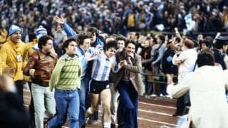 両腕のない青年がワールドカップ王者を包み込んだ「魂の抱擁」【国境も時代も超えるスポーツカメラマンの物語】(4)