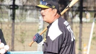 鷹キャンプ地に“巨大な藤本監督”が出現　異彩放つ遊具は「なかなかの狂気っぷり」