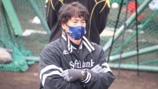 鷹・城島アドバイザー「給料上げてもらお」　甲斐の打力アップを全面サポート