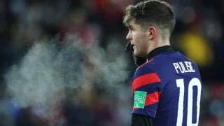 吐く息は真っ白、-19℃の過酷環境でW杯予選が開催！ 選手たちも寒すぎて防寒対策