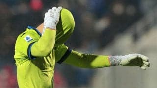 彼女のサプライズを喜んだアタランタ守護神がSNSで誤爆、鏡に映る全裸の自分に気が付かず…