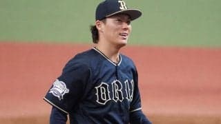 スモークの中で照らされる由伸が「ラスボス」「オーラ全開」　ビジョン撮影にファン期待