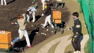 鷹・甲斐拓也、城島氏の構えソックリに？　報道陣も注目「自然となってる」