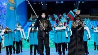 開会式で話題になったカザフスタン女性旗手　“プリンセス風衣装”の誕生舞台裏とは