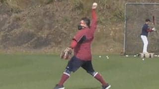 楽天キャンプに現れた「サンドウィッチマン!?」　“下手投げ”で異色の存在感