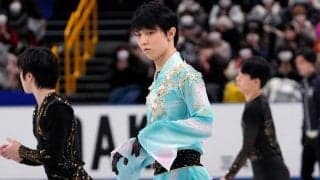 羽生結弦、遂に北京の公式練習に登場　JAPANのジャージ姿に海外興奮「キングご到着」