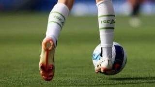 主審の手が選手の顔面にヒット…続行不能になる珍事がオランダで発生 指揮官は憤慨