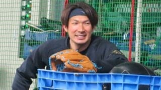 大田泰示はDeNAブルーが「似合ってる」　特打に励むユニ姿にファンが注目