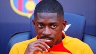 「自分勝手すぎる！」若手をどかしてオーバメヤンの隣に座ったデンベレに非難轟々「彼は席より移籍先を探すべき」