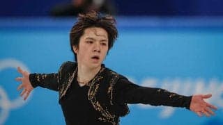 宇野昌磨のコーチ、銅メダルの裏で目立った“勝負マスク”が話題「シマウマ好きね笑」