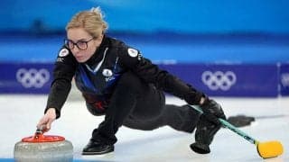 「美人教師感ハンパない」　ROCに現れた“メガネ姉さん”に土曜夜のお茶の間も釘付け