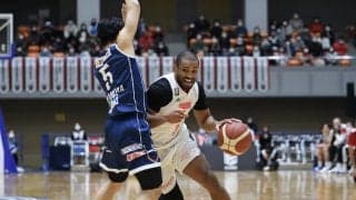 A東京が横浜に敵地で先勝…5選手が2ケタ得点を挙げて終始リードを譲らず