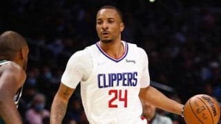 先日トレードでクリッパーズへ移籍したノーマン・パウエルが左足骨折のため無期限離脱