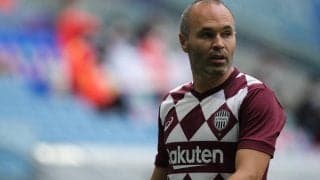 「なんて美しいカップル」イニエスタの妻が雪の愛宕念仏寺での自撮りツーショットを投稿「二人ともかわいい」