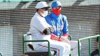 日本ハム新庄監督、ユニホーム背中の「BIG BOSS」を初披露、原タワーに招かれ談笑