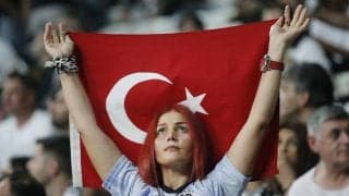 寒さに凍える元イタリア代表GK…4失点の原因は寒さ? 震える姿に同情と辛辣な声