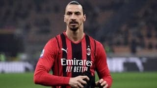 イブラヒモビッチが超人的な腹筋で映画「酔拳」を完全再現!「冗談だろ?」「ジャッキー・チェンと同じことしてる」