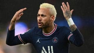 「また髪色変えてる」気合の金髪にイメチェンのネイマールが2カ月半ぶり復帰でヒールパスからアシスト