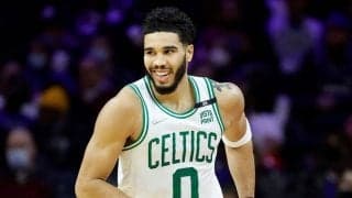 セルティックスがシクサーズとのアウェイゲームに48点差の圧勝で史上初の快挙を達成