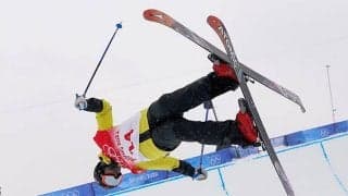 「空飛ぶフィンランド人が激突」　北京五輪の“カメラマン衝突ハプニング”に海外騒然