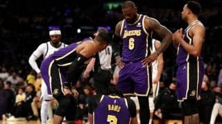 ジャズ戦で右足首をねんざしたアンソニー・デイビス、最低4週間は離脱へ