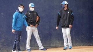 日本ハムキャンプでOB斎藤佑樹さんが“登板”　白Tシャツ姿で打撃投手を務める