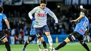 【J開幕戦】多摩川クラシコでFC東京の選手が「セルフ飲水タイム」を発動!突然の出来事に川崎フロンターレのレアンドロ・ダミアンは「怒りのアピール」!山根視来は「口を半開き」で呆然と眺める【画像】