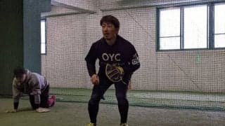 プロの名手も繰り返す“平らなミット”での基礎練習　無駄のない守備の動きを作るには？