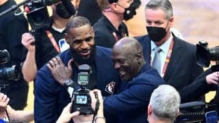 記念式典に出席したジョーダン…レブロンは「最後のショットは彼に触発された」