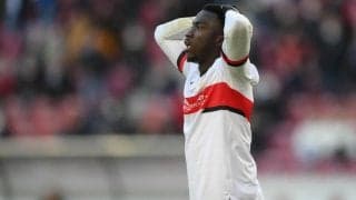 シュツットガルトのDRコンゴ代表FWが今季絶望、ACL断裂に続き肩に重傷負う