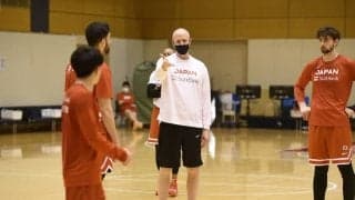 男子代表を縁の下で支える勝久ジェフリーAC…指揮官は「ただの通訳じゃない」