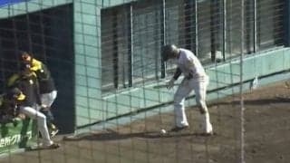 強烈ファウルを“バント”で止めた　超絶神業にファン驚き「DNAに刻まれている」