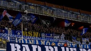 「ウクライナの人々へのサポートを！」ディナモ・ザグレブのサポーター、国旗とともに横断幕を掲示