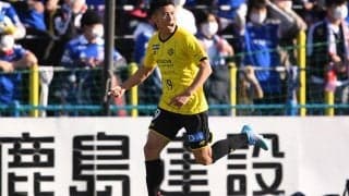 逆転の柏が唯一の開幕連勝！　2人退場の横浜FMは王者撃破直後の一戦で初黒星【明治安田J1第2節】
