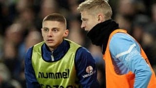 祖国を想い…プレミアで戦うウクライナ代表選手が対戦前にピッチ上で抱擁